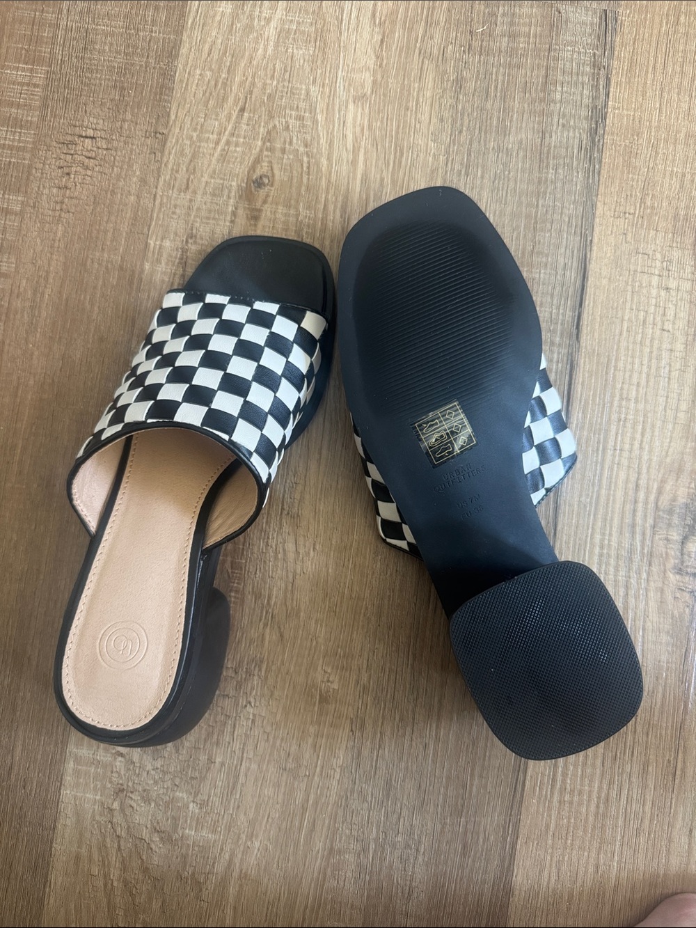 UO Brighton checkered mule size 7 Urban Outfitters slide black white - Picture 2 of 5